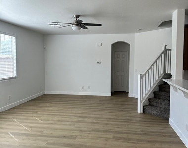 9639 W Post Road - Photo Thumbnail 5