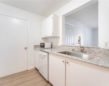 230 Mission Newport Lane - Photo Thumbnail 9