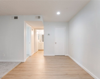 230 Mission Newport Lane - Photo Thumbnail 4