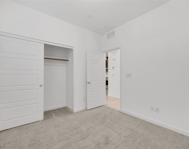 5730 Sky Pointe Drive - Photo Thumbnail 8