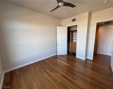 2240 Village Walk Drive - Photo Thumbnail 46
