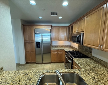 2240 Village Walk Drive - Photo Thumbnail 41