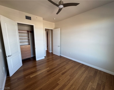 2240 Village Walk Drive - Photo Thumbnail 8