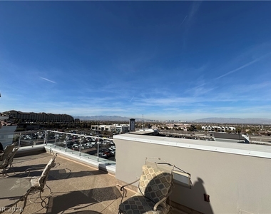 2240 Village Walk Drive - Photo Thumbnail 35