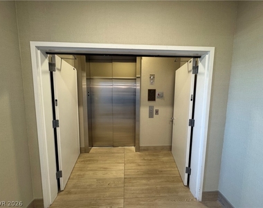 2240 Village Walk Drive - Photo Thumbnail 19