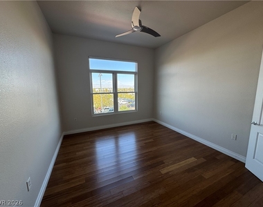 2240 Village Walk Drive - Photo Thumbnail 45