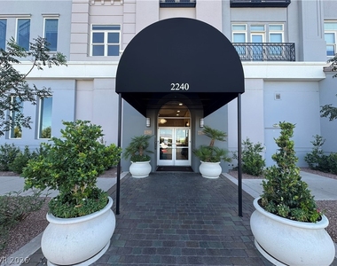 2240 Village Walk Drive - Photo Thumbnail 16