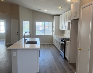 1018 Elliot Park Avenue - Photo Thumbnail 2