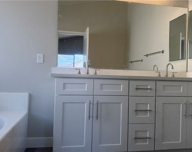 1018 Elliot Park Avenue - Photo Thumbnail 8