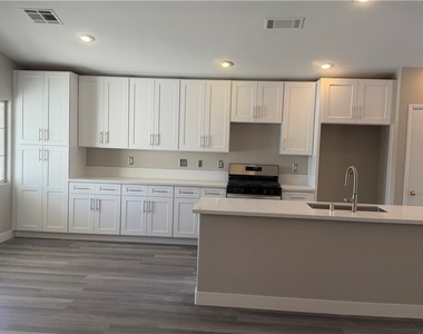 1018 Elliot Park Avenue - Photo Thumbnail 3