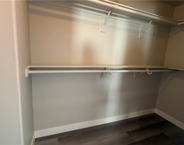 1018 Elliot Park Avenue - Photo Thumbnail 9