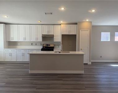 1018 Elliot Park Avenue - Photo Thumbnail 19