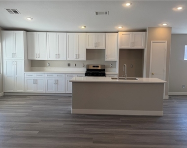 1018 Elliot Park Avenue - Photo Thumbnail 1