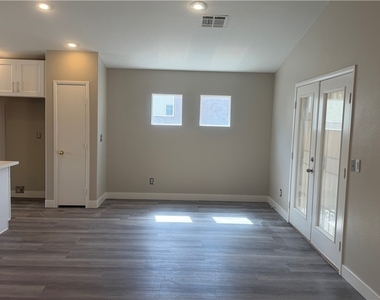 1018 Elliot Park Avenue - Photo Thumbnail 6