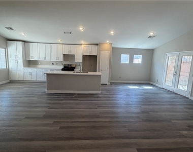 1018 Elliot Park Avenue - Photo Thumbnail 7