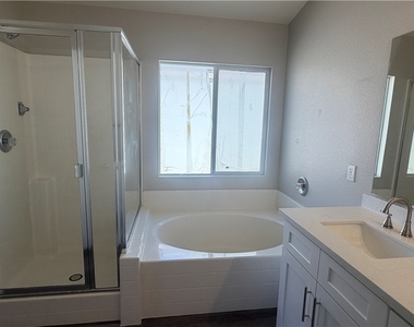 1018 Elliot Park Avenue - Photo Thumbnail 17
