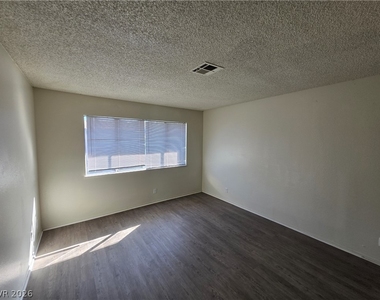 4363 Spencer Street - Photo Thumbnail 12