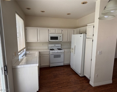 340 Magnolia Arbor Street - Photo Thumbnail 3