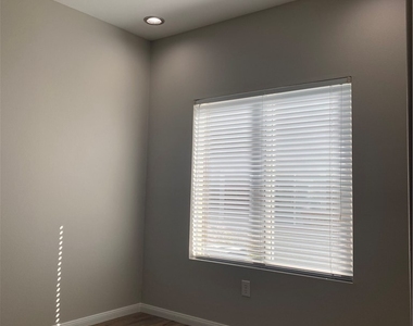 10519 Gold Shadow Avenue - Photo Thumbnail 4