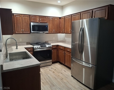 10519 Gold Shadow Avenue - Photo Thumbnail 5