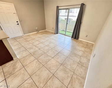 2291 W Horizon Ridge Parkway - Photo Thumbnail 5