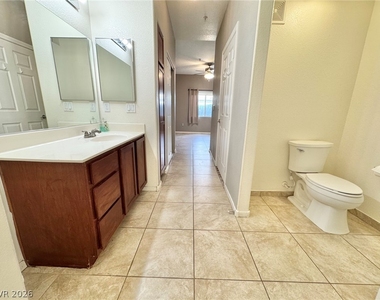 2291 W Horizon Ridge Parkway - Photo Thumbnail 8