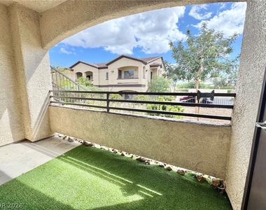 2291 W Horizon Ridge Parkway - Photo Thumbnail 16