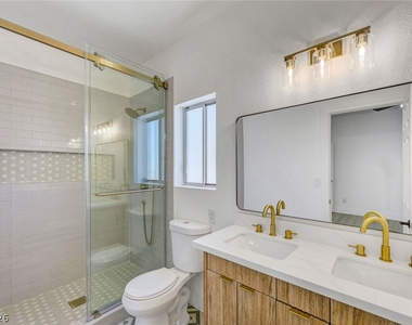 400 Breeze Way - Photo Thumbnail 24