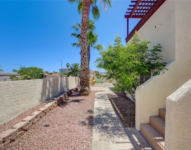 400 Breeze Way - Photo Thumbnail 36