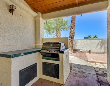400 Breeze Way - Photo Thumbnail 28