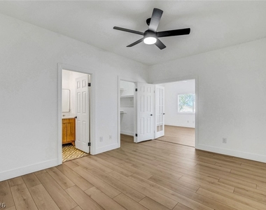 400 Breeze Way - Photo Thumbnail 17