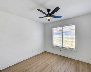 400 Breeze Way - Photo Thumbnail 23