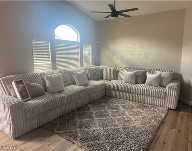 8727 Tom Noon Avenue - Photo Thumbnail 3