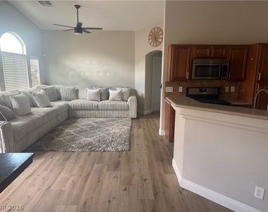 8727 Tom Noon Avenue - Photo Thumbnail 2