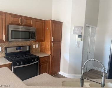 8727 Tom Noon Avenue - Photo Thumbnail 6