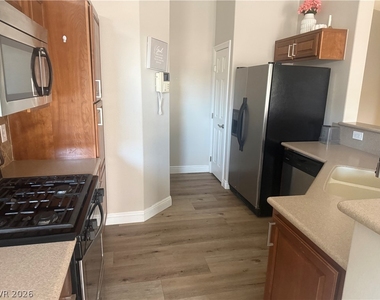 8727 Tom Noon Avenue - Photo Thumbnail 5