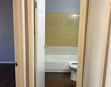 2853 Wheelwright Drive - Photo Thumbnail 16