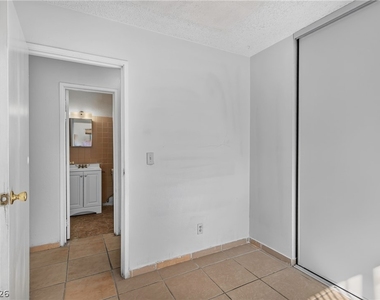 3421 Lillis Circle - Photo Thumbnail 7