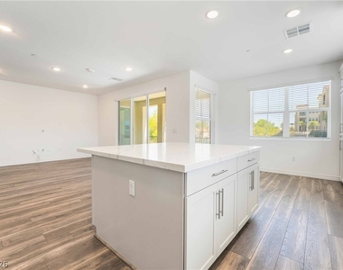2555 Hampton Road - Photo Thumbnail 12