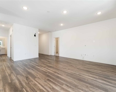 2555 Hampton Road - Photo Thumbnail 6