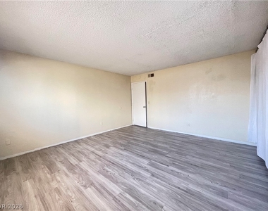 1709 S Fairfield Avenue - Photo Thumbnail 4