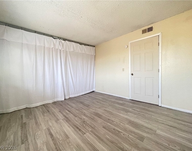 1709 S Fairfield Avenue - Photo Thumbnail 3