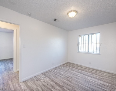 6992 Kepler Drive - Photo Thumbnail 12