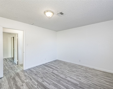 6992 Kepler Drive - Photo Thumbnail 10