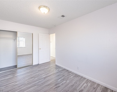 6992 Kepler Drive - Photo Thumbnail 13