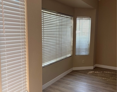2226 Crown Valley Lane - Photo Thumbnail 3