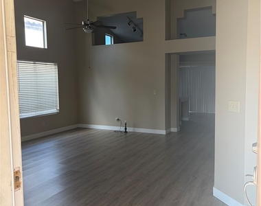 2226 Crown Valley Lane - Photo Thumbnail 2