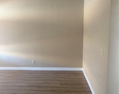 2226 Crown Valley Lane - Photo Thumbnail 9