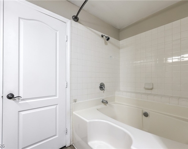3145 E Flamingo Road - Photo Thumbnail 9