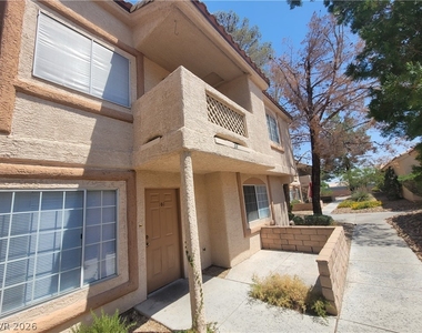 1608 N Torrey Pines Drive - Photo Thumbnail 2